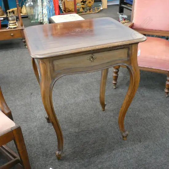 A MAHOGANY FRENCH STYLE DRESSING SID TABLE H 750 MM