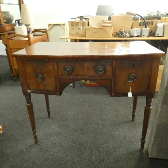 LATE GEORGIAN MAHOGANY BOWFRONT LOWBOY 