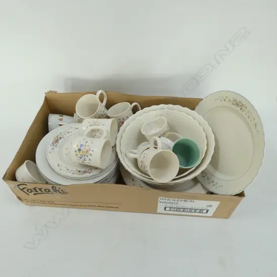 BOX LOT GLASS ARC. DINNERSET ETC