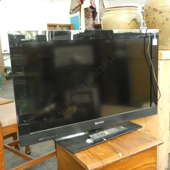 SONY 32'' FLAT SCREEN TV WITH REMOTE WORKING