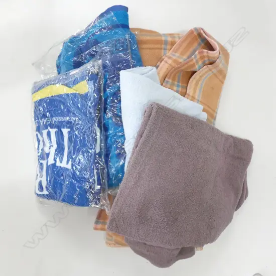 BOX LOT BEACH TOWELS, WOOLEN BLANKET