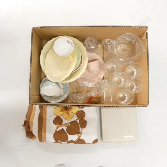 BOX LOT CRYSTAL & CHINA INCL MATCHING CRYSTAL JUG & 6 GLASSES, LINEN ETC.