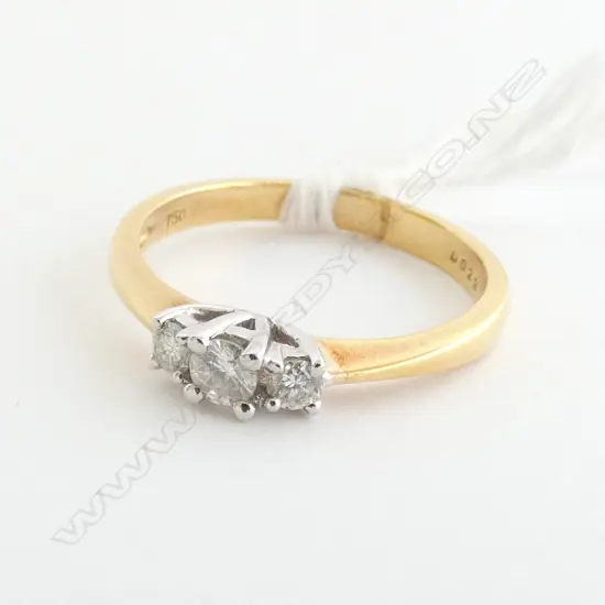 18CT YELLOW GOLD AND DIAMOND RING (0.23CT)