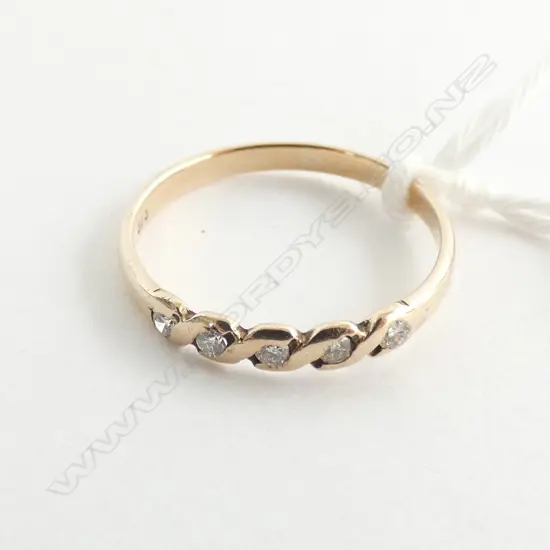 SM 9CT GOLD & DIAMOND RING 