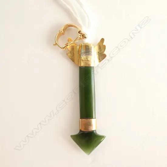 9CT COLONIAL GOLD & NEPHRITE ARROW PENDANT