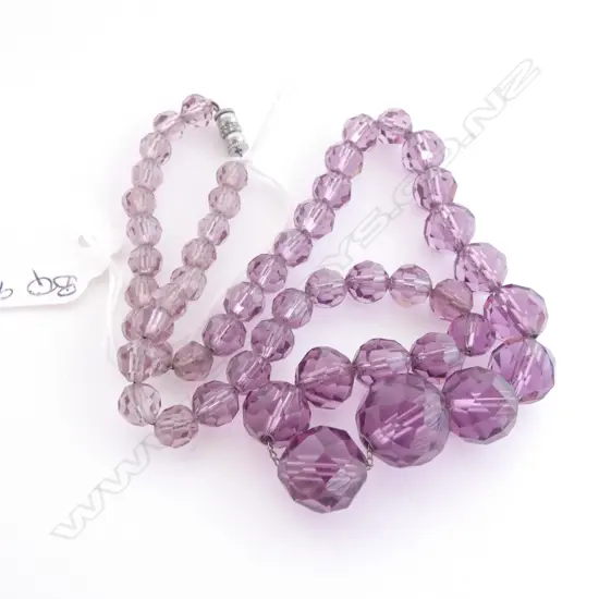 VINTAGE FACETED & GRADUATED AMETHYST NECKLACE ON 450MM CHAIN.  AF