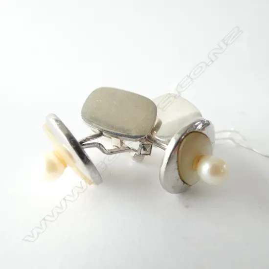 2 PRS STG SILVER & PEARL CUFFLINKS 28.3 GRAMS TOTAL