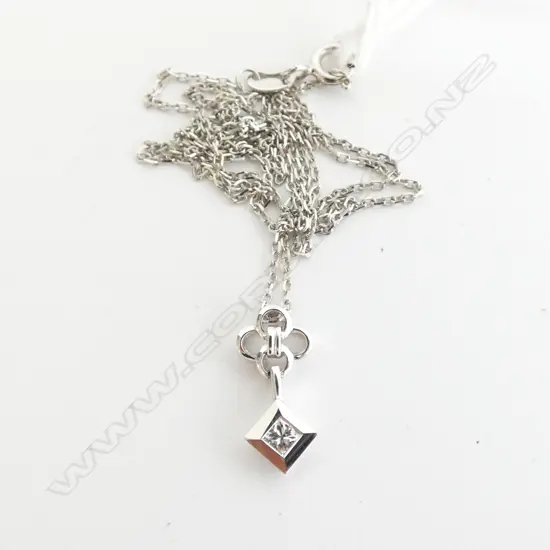 18CT WHITE GOLD AND DIAMOND PENDANT