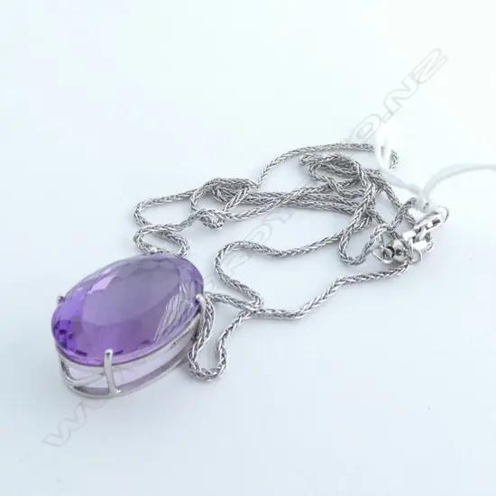18CT WHITE GOLD AND AMETHYST PENDANT 18CT CHAIN