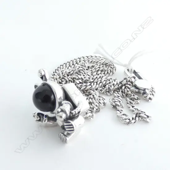 STERLING SILVER NECKLACE FINE FLAT CURB LINK WITH SPACE BUNNY PENDANT 650MM 32.5GM 