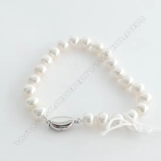 BUTTON SHAPED FRESHWATER PEARL BRACELET WITH STERLING SILVER CLASP