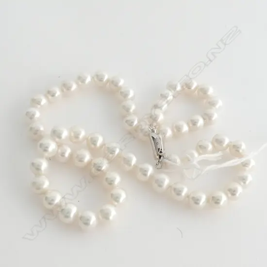 SMALL ROUND FRESHWATER PEARL NECKLACE WITH STERLING SILVER CLASP 440 MM