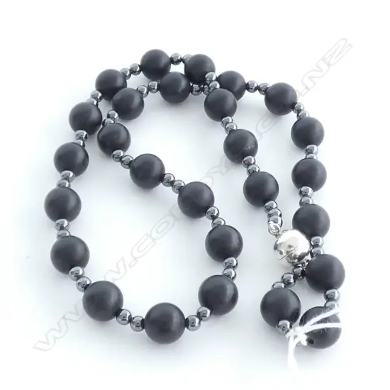 VOLCANIC STONE AND HEMATITE NECKLACE