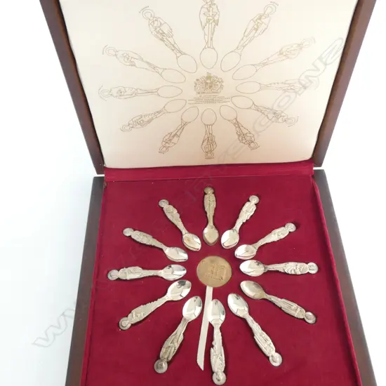 CASED SET OF ST PAUL'S COMMEMORATIVE APOSTLE SPOONS (408gm) + MEDALLION