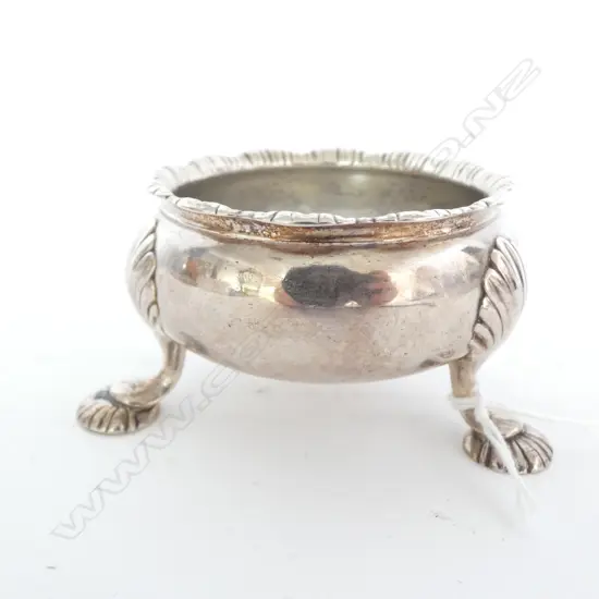 18thC GEORGIAN SILVER SALT CELLAR (MARKES RUBBED) 87gm