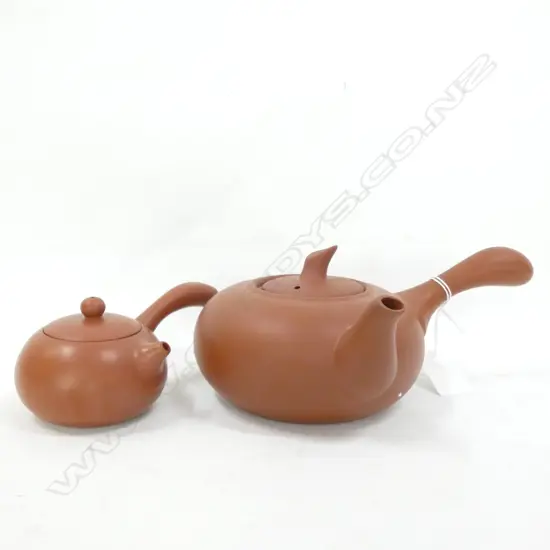 2 CHINESE ZISHA TEAPOTS 135MM DIA