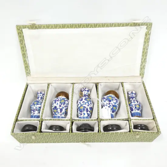 SET OF 5 CLOISONNE VASES ON STANDS, BOXED H.100MM