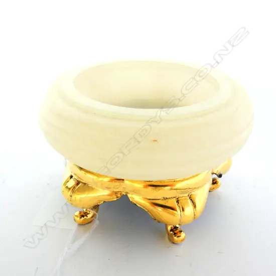 OLD CHINESE WHITE ALABASTER BRUSH WASHER ON STAND DIA. 110MM