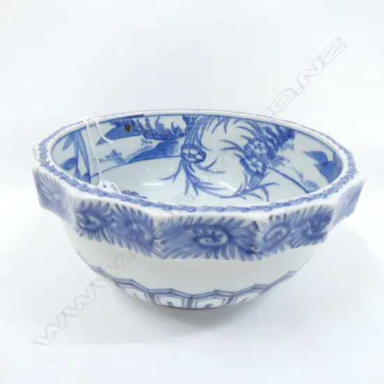 19TH CENTURY JAPANESE BLUE & WHITE IMARI BOWL - DIA 200MM