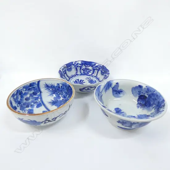 3 19TH CENTURY ASSORTED BLUE & WHITE JAPANESE IMARI BOWLS - LARGEST DIA 195MM