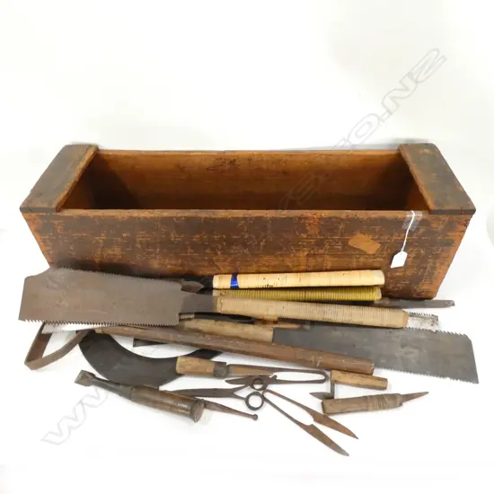 AN OLD JAPANESE BOX OF TOOLS 3 CHISELS ETC