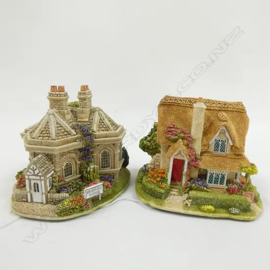 2 LILLIPUT LANE - SKIRSGILL LODGE & DAISY CHAIN - WITH BOXES & CERTIFICATES 