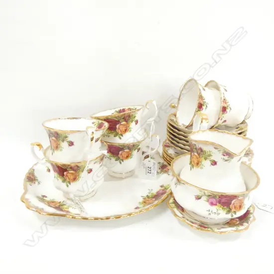 ROYAL ALBERT OLD COUNTRY ROSES TEA SET; 22 PCES