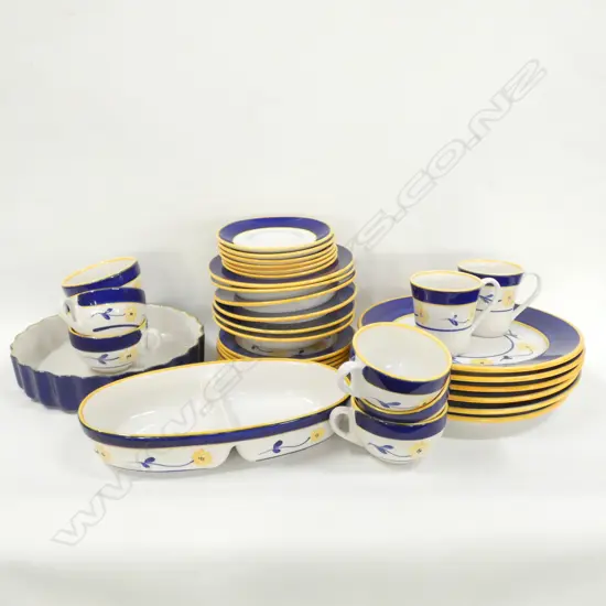 BOX LOT TEMUKA PART DINNER SERVICE