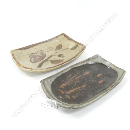 A PAIR OF BRUCE MARTIN DISHES L.160MM 