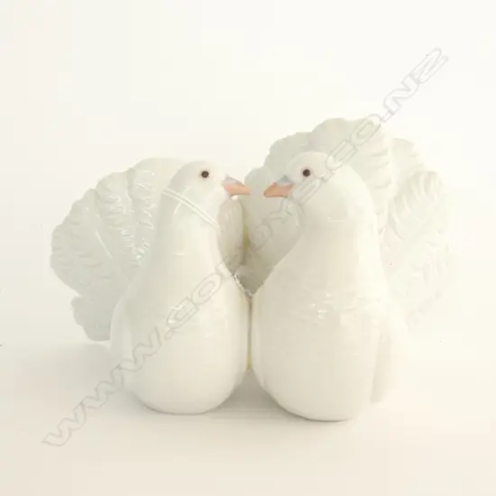 LLADRO PR DOVES L. 150MM