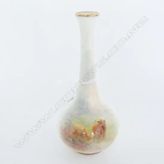 SMALL ROYAL WORCESTER SPECIMEN VASE...