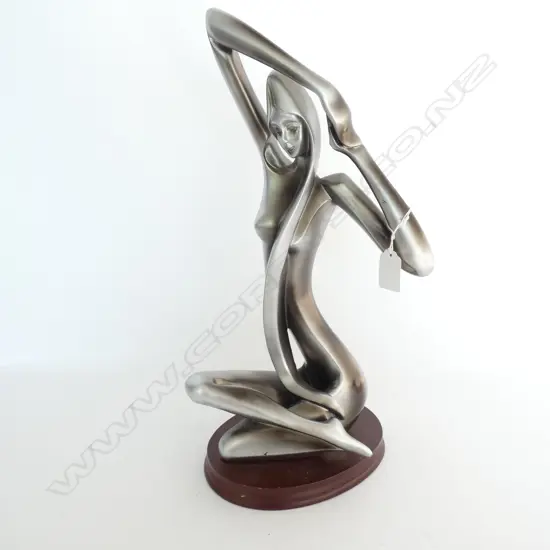 LG CONTEMPORARY NAKED LADY ON WOODEN PLINTH - PEWTER FINISH RESIN H. 430MM