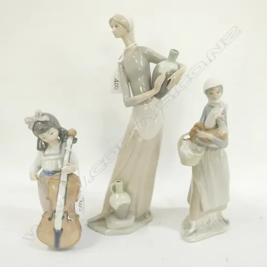 2 LLADRO FIGURES (ONE AF H. 320MM) + NAO 