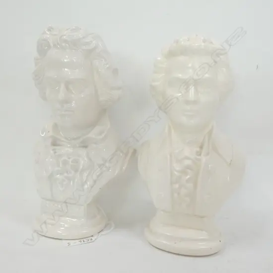 A PAIR OF DECORATIVE CLASSIC COMPOSER BUSTS BEETHOVEN AND MOZART H 220MM 