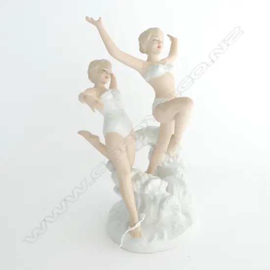 LGE WALLENDORF FIGURE TWO BATHING LADIES ON A WAVE H. 260MM