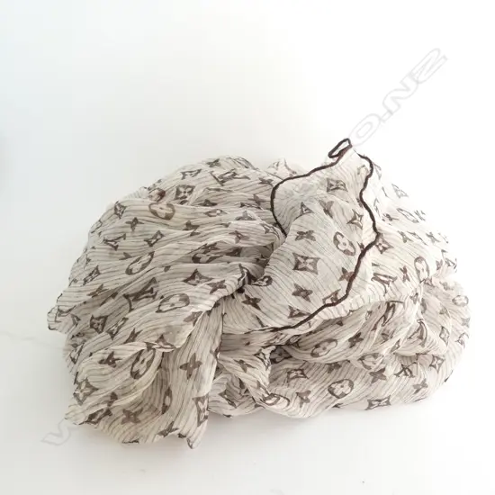 LOUIS VUITTON? SILK SCARF 