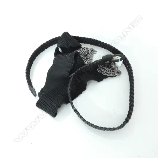 LADIES ORNATE BUCKLED STRETCH BELT & WOVEN LEATHER BLACK BELT