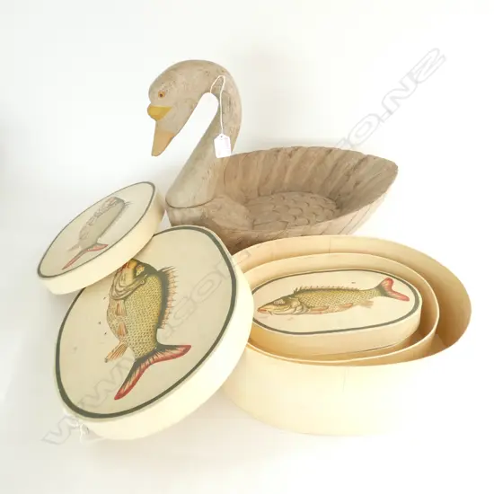 3 NESTING FISH BOXES L. 340MM + CARVED WOODEN SWAN