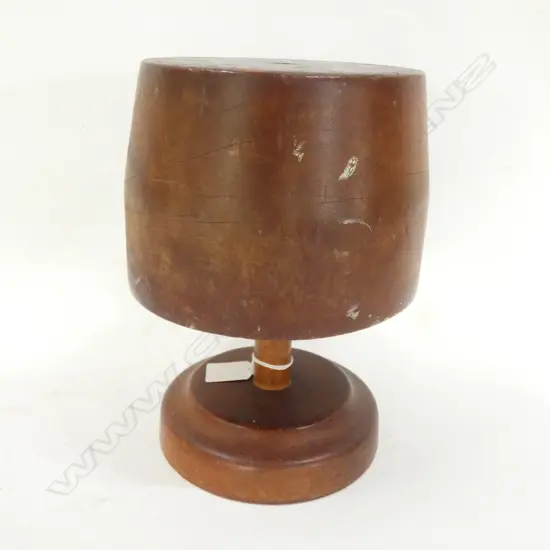 VINTAGE HAT BLOCK H. 240MM