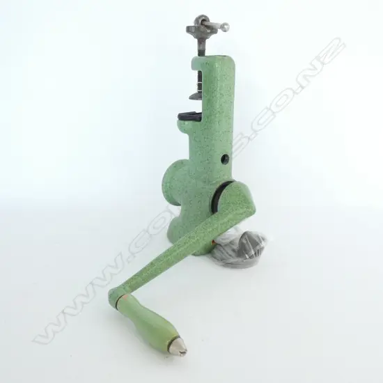 VINTAGE C.1950 HEAVY GREEN CAST IRON MINCER