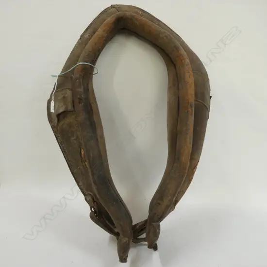 VINTAGE LEATHER HORSE COLLAR L. 800MM