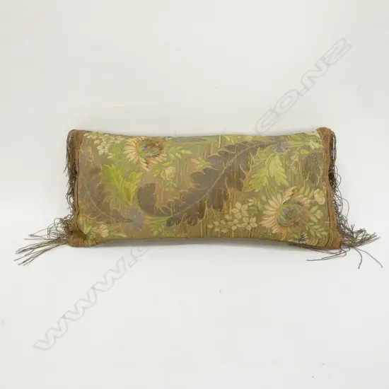 TASSELLED TAPESTRY CUSHION L. 460MM