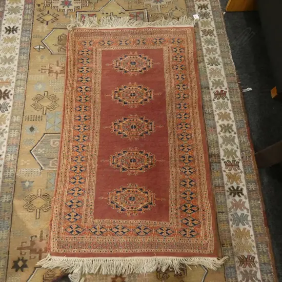 FINELY HAND WOVEN ALL WOOL RUG 1070 X 630mm....
