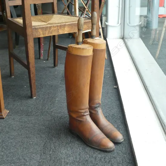 PR LEATHER BOOTS & WOODEN LASTS H. 580MM