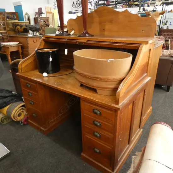 C1900 OAK ROLL TOP DESK EX. AUCK. UNI MEDICAL DEPT. A.F...