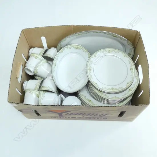 BOX LOT NORITAKE 'RALEIGH' DINNER SERVICE