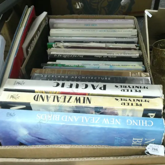 BOX LOT ASST. BOOKS; NZ ART & ARCHITECTURE