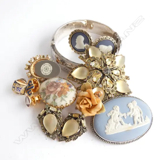 COSTUME JEWELLERY & STG SILVER BRACELET