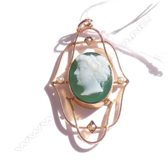 EDWARDIAN 9CT GOLD & CAMEO GLASS PENDANT