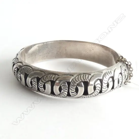 SILVER HINGED BANGLE